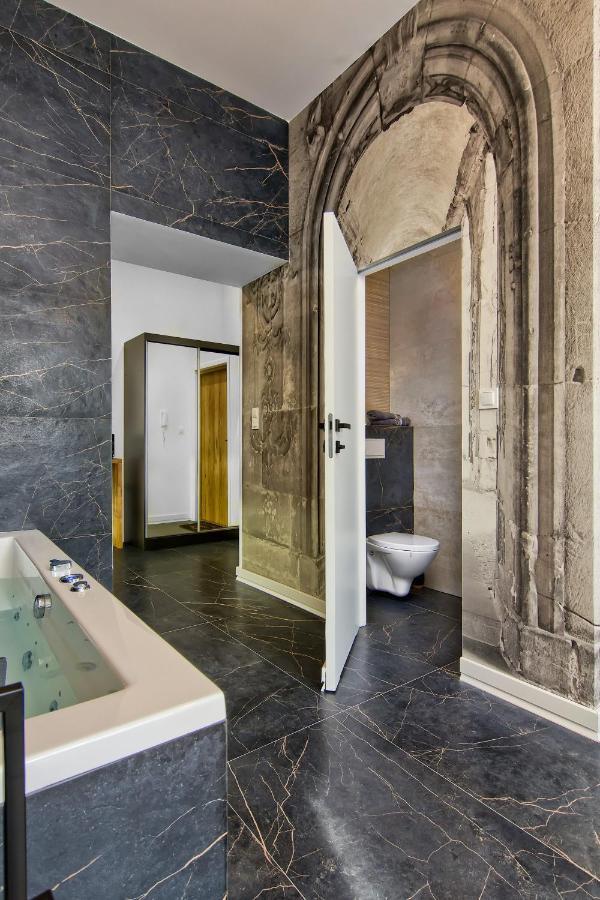 Apartament Czarny Z Jacuzzi كراكوفيا المظهر الخارجي الصورة