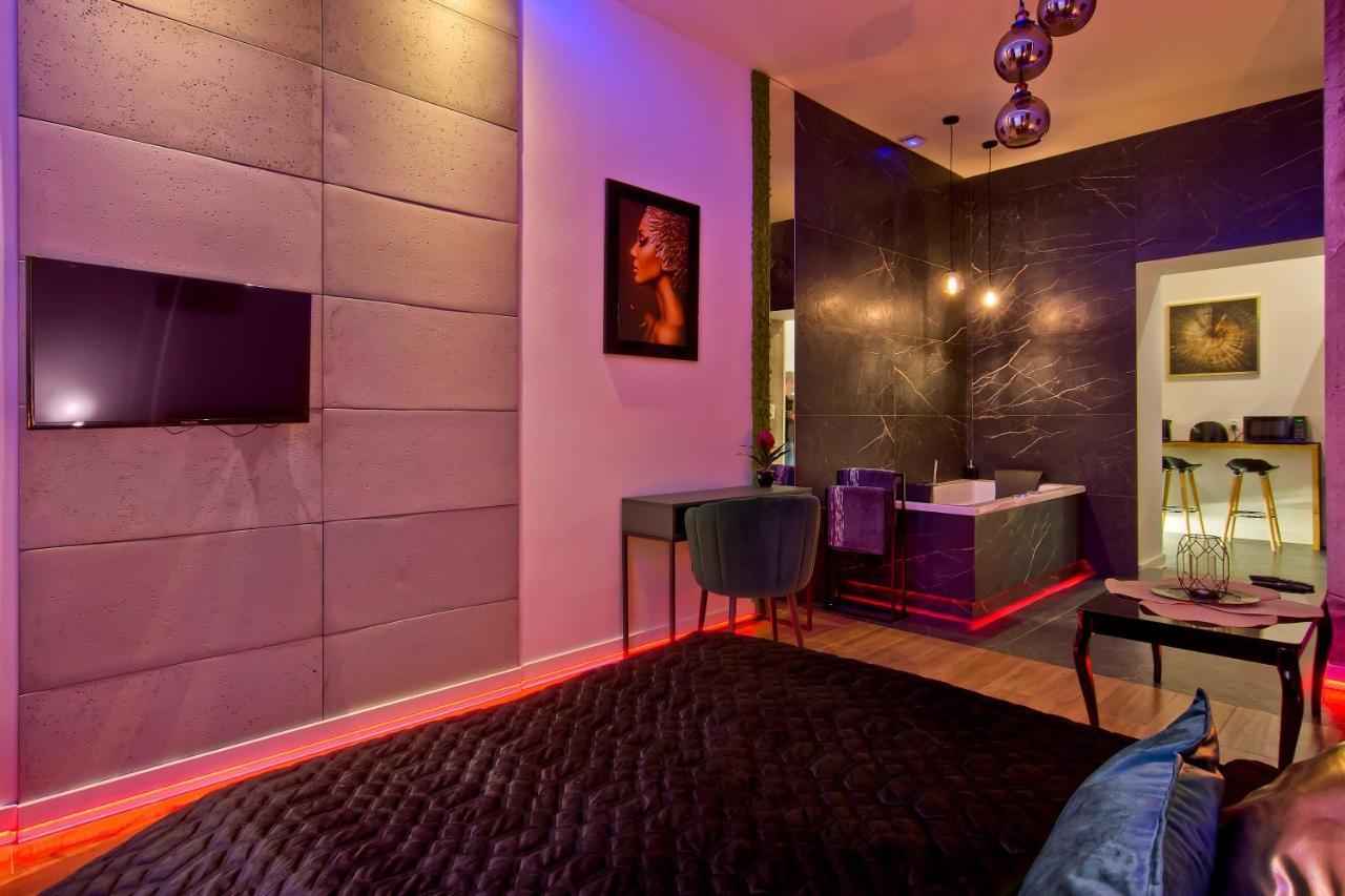 Apartament Czarny Z Jacuzzi كراكوفيا المظهر الخارجي الصورة