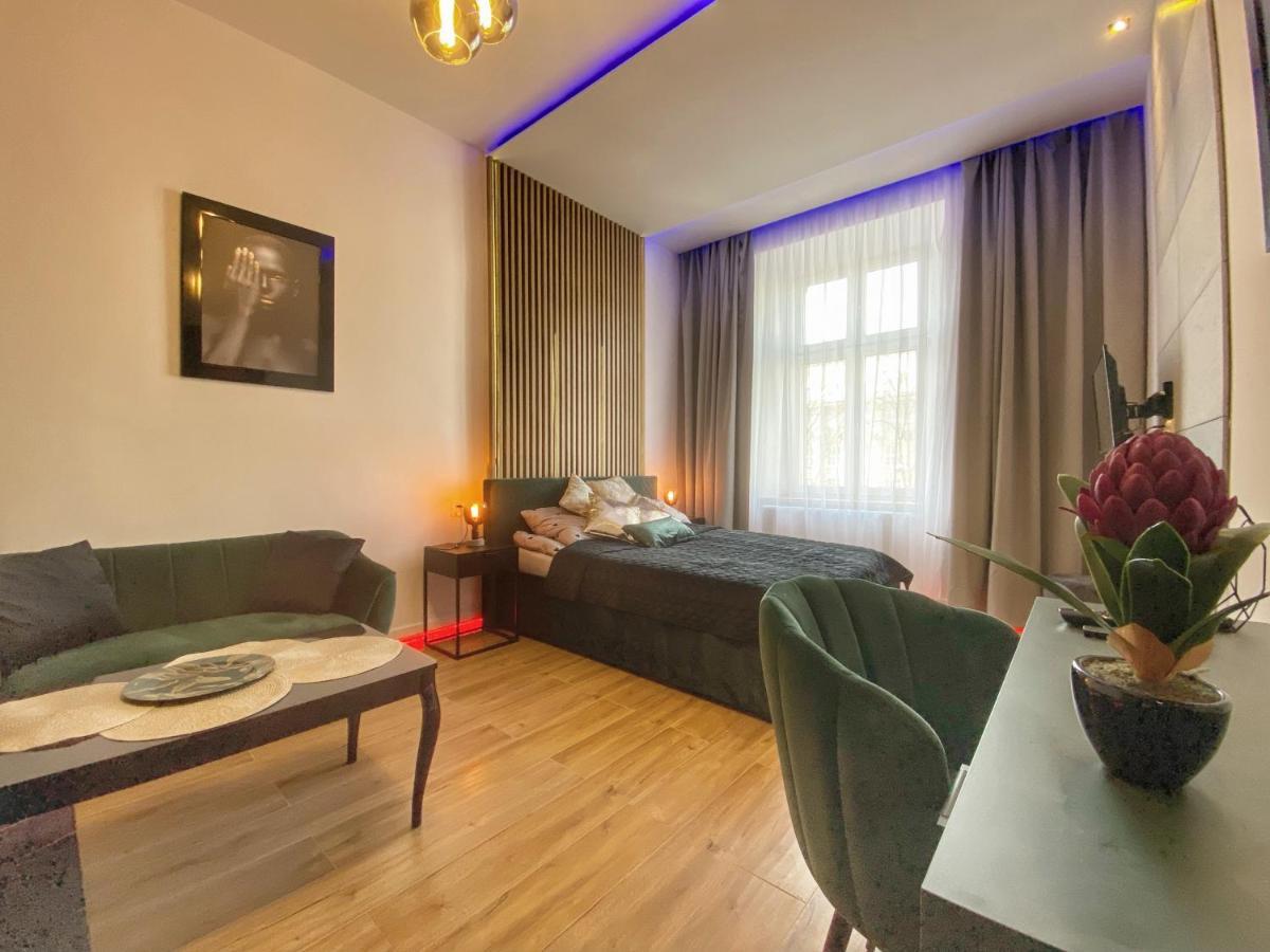 Apartament Czarny Z Jacuzzi كراكوفيا المظهر الخارجي الصورة