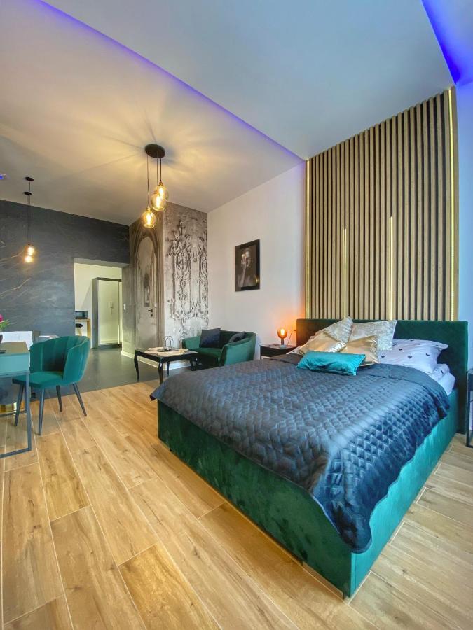Apartament Czarny Z Jacuzzi كراكوفيا المظهر الخارجي الصورة