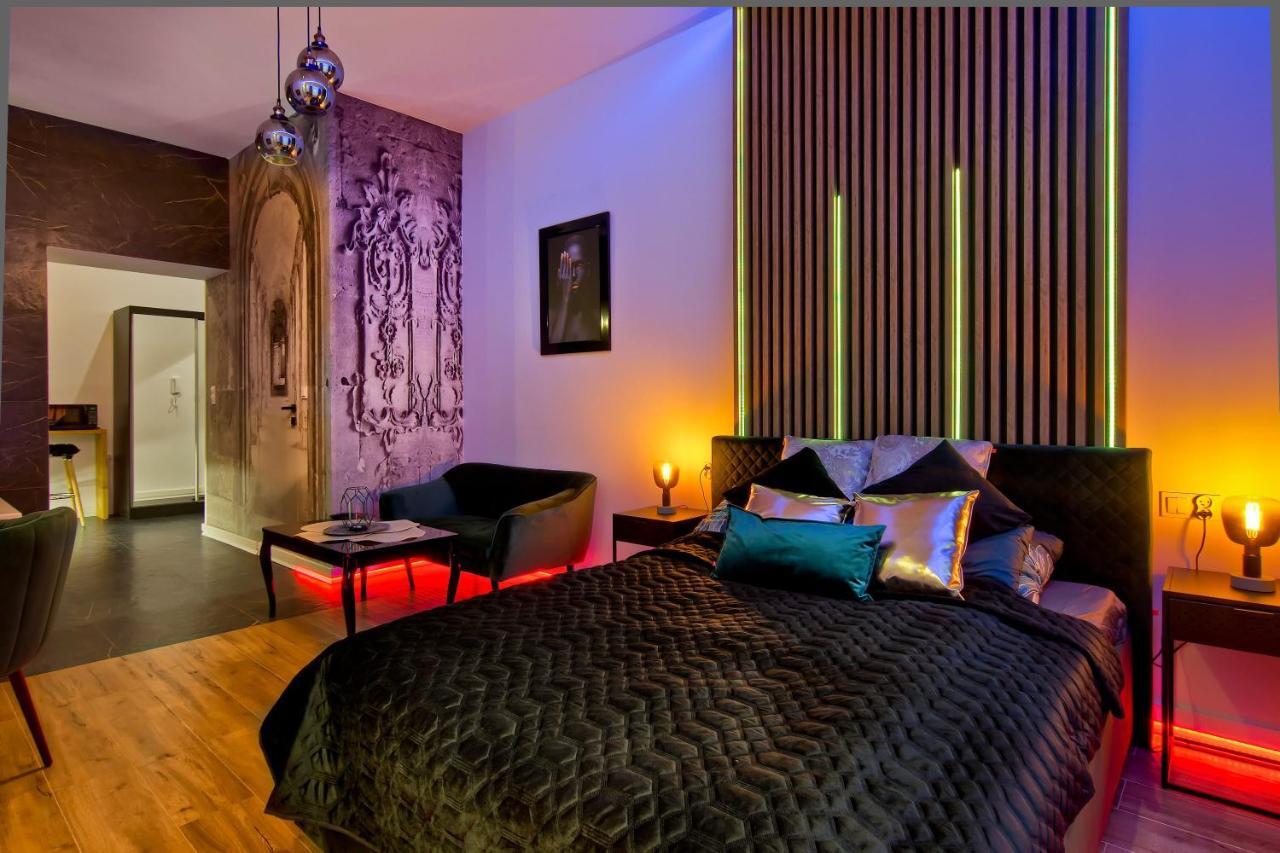Apartament Czarny Z Jacuzzi كراكوفيا المظهر الخارجي الصورة