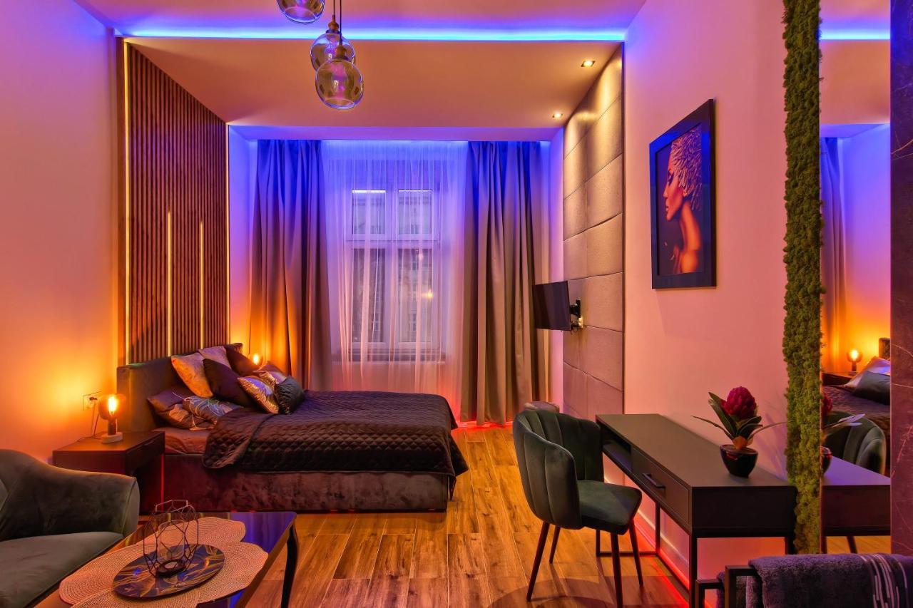 Apartament Czarny Z Jacuzzi كراكوفيا المظهر الخارجي الصورة